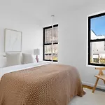 Spacious 3Bedroom 1Bath In The Heart Of The Lower East Side Near Iconic Nyc Landmarks