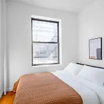 Spacious 3Bedroom 1Bath In The Heart Of The Lower East Side Near Iconic Nyc Landmarks