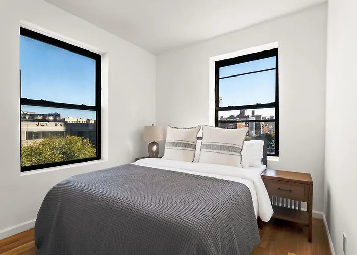 Spacious 3Bedroom 1Bath In The Heart Of The Lower East Side Near Iconic Nyc Landmarks